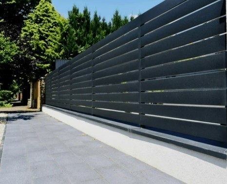 Προσαρμοσμένο 6063-T5 Powder Coating Αλουμινίου Σύνθετο Φράχτης Μεταλλικά Μέρη Εύκολη εγκατάσταση