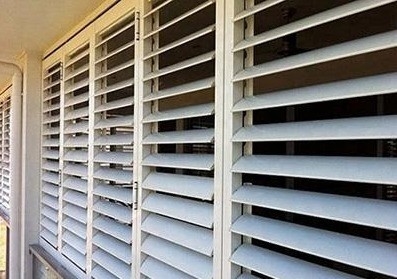 Προφίλ εκτόξευσης πελμετών από αλουμίνιο με τρυπάνι από πάνω
