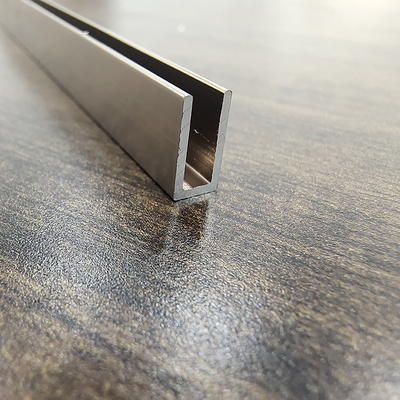 0.30mm πάχος Προσαρμοσμένο ανωδισμένο προφίλ αλουμινίου για γυάλινη περίφραξη σε σχήμα U
