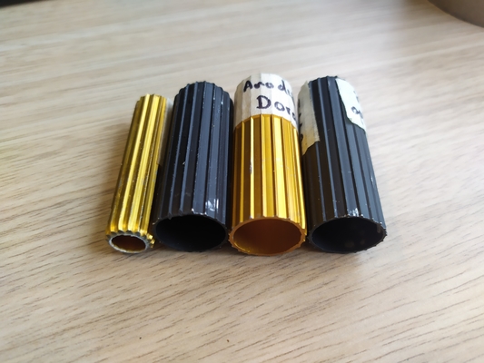 Προσαρμοσμένο 0,30 mm πάχος Χρυσό Anodizing αλουμινίου σωλήνα Προφίλ για 5,8-6,0M μήκος